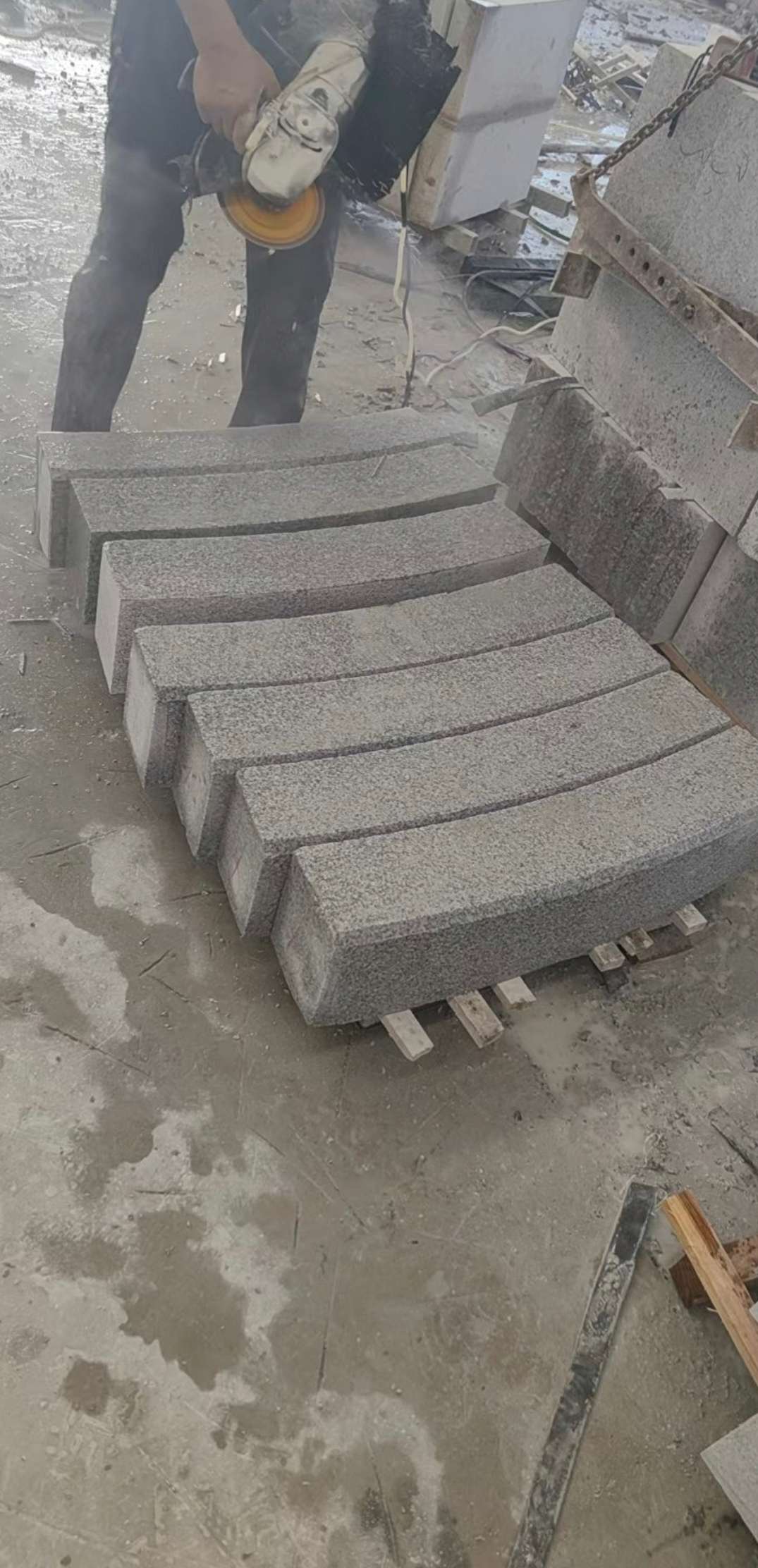 邯郸芝麻白弧形路牙石