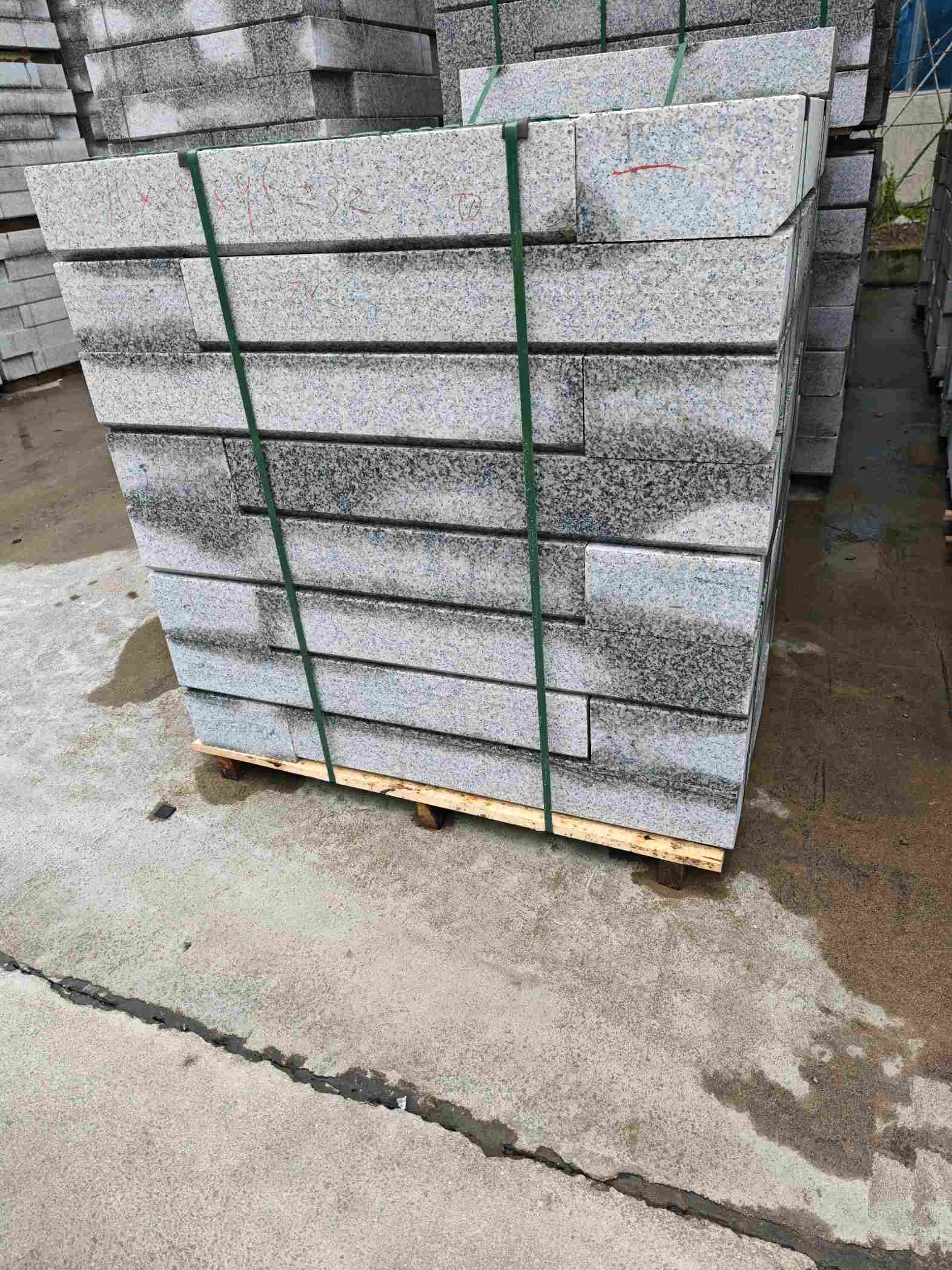 邯郸芙蓉白路牙石，马路牙子